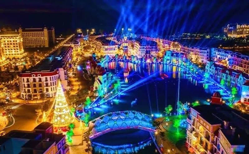 Tổ hợp Grand World Phú Quốc náo nhiệt về đêm mang đến những show diễn thực cảnh mãn nhãn.