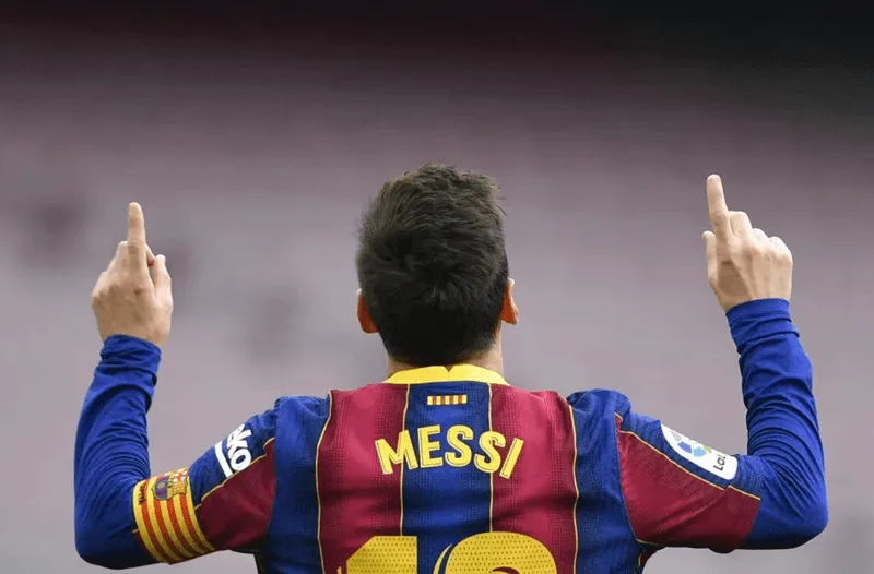 Messi ăn mừng bàn thắng tại Camp Nou, nơi anh thiết lập kỷ lục vô tiền khoáng hậu.