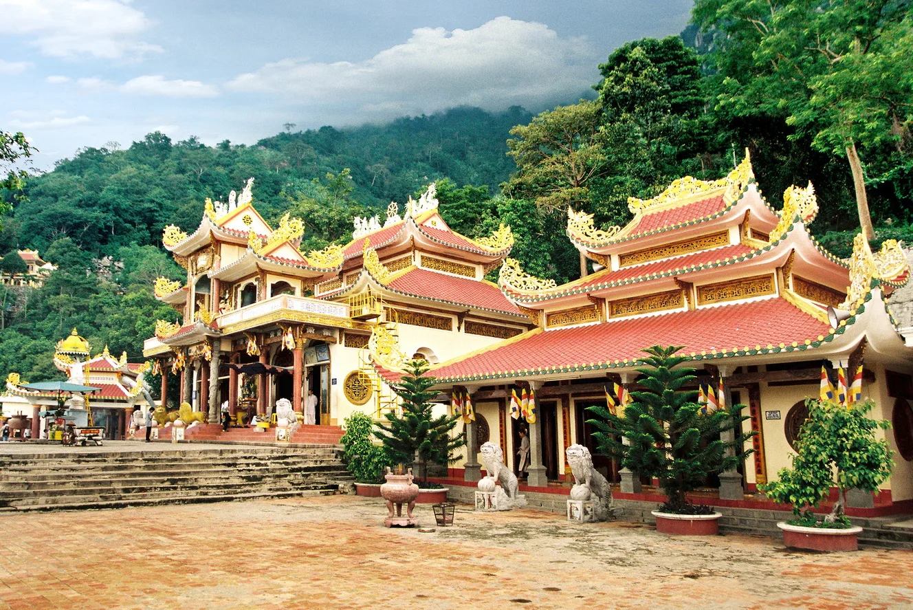 trai-nghiem-tu-a-z-kinh-nghiem-di-nui-ba-den-09881