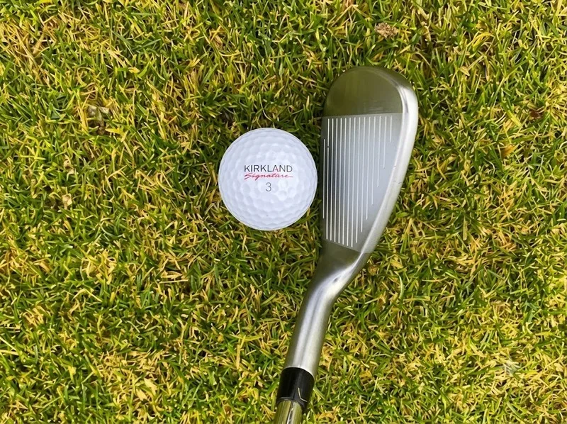 Wedge là nhóm gậy phổ biến để thực hiện cú pitching golf